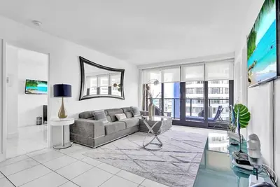 Image de Awesome Beachfront Condo / Beach Service / 1007