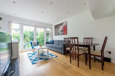 Image de Lovely 2-bed house 15-minutes to Central London