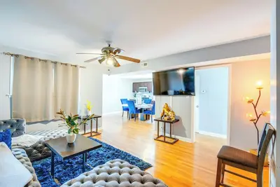 Image de Walk to Train & Bus: Updated Chicago Apartment