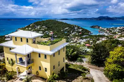 Image de Spectacular Sunsets and Ocean Views in Brand New 2 Level Villa& Rooftop Terrace\n