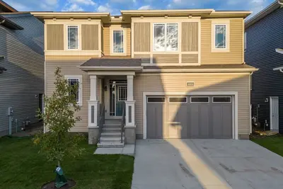 Brand new house! Sleeps 14, 7 beds