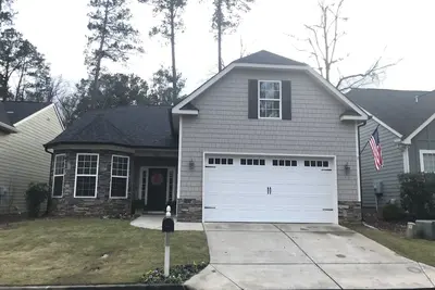 Image de Masters Rental. Located less than 2 miles from the course\n