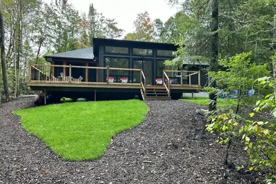 Image de Luxurious cottage experience on the Muskoka river designed to surprise & delight