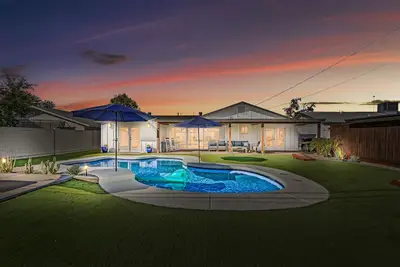 Image de Modern Farmhouse Resort with Private Pool in the heart of Tempe. Dog Friendly!