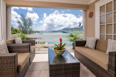 Paradise on the Waterfront!