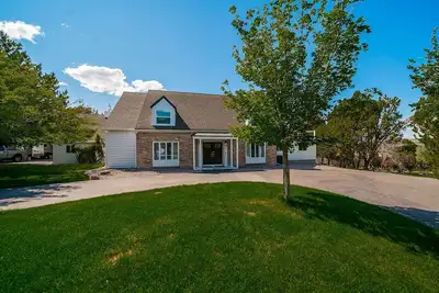 Image de Large luxury home with a pool, playground & a view!