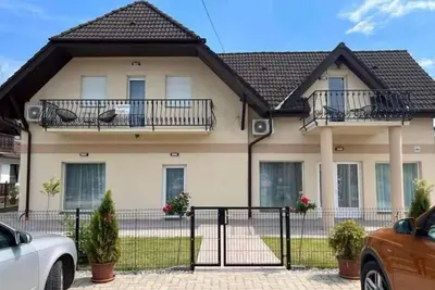 Image de Studio with Pool View