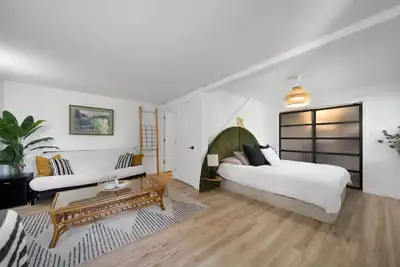 Image de Modern 1 Bed Suite Close to Town & Westwood Lake