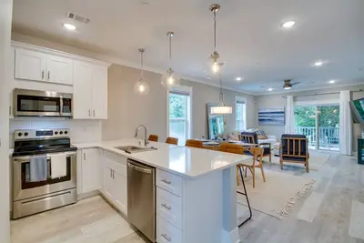 Image de Diamondhead Retreat w\/ Deck, Pool & Golf!