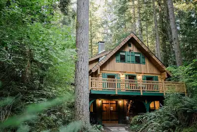 Snowline Cabin #87 - Starlink - Sauna - Sleeps 8