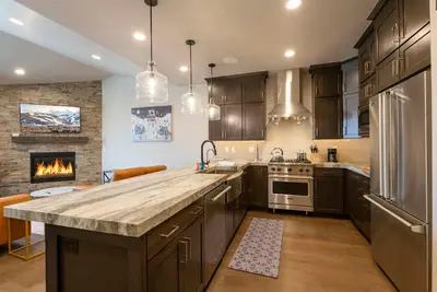 Image de Stunning Lake & Slope Views, Minutes to Resorts & Park City Historic Main Street!