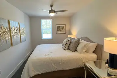 Image de 6 minute walk to the Oxford Square and 10 minute walk to the Ole Miss Campus! \n\n