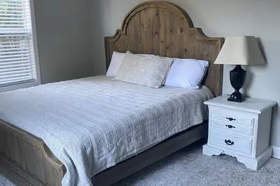 Image de Cozy home in downtown northport 3. 4 miles to Ua stadium 2. 5 to amphitheater