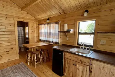 Image de New Cabins in Springdale, Utah. 1/2 mile to entrance of Zion National Park!