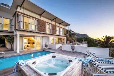 Image de Immaculate Camps Bay Villa w Jacuzzi, Views and Pool Villa Grenache