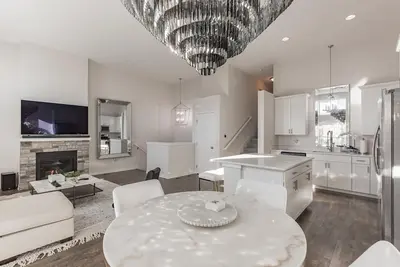 Image de 3-bedroom home just 6 minutes from Jordan Creek Town Center