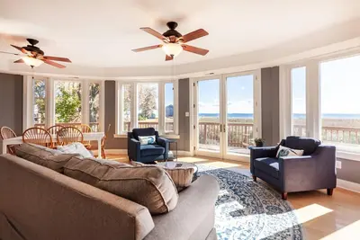 Image de Water views from every window of unique round house