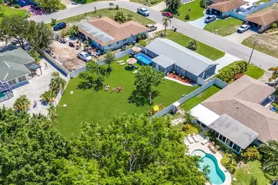 Image de Spacious 4br w/ pool, Bbq grill & theatre room