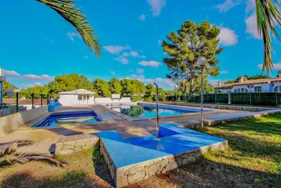 Image de Flor - bungalow confortable avec une grande piscine communautaire à Moraira