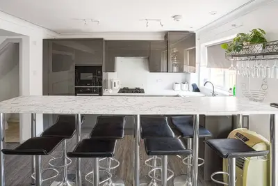 Image de Évadez-vous à la maison avec bain à remous pour 7 personnes