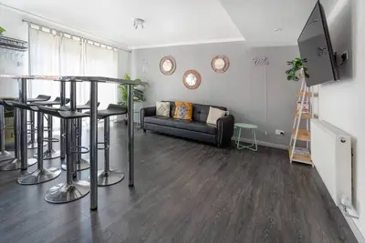 Image de Évadez-vous à la maison avec bain à remous pour 6 personnes