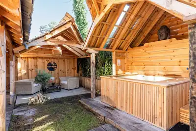 Image de Villa \"Bayani\" avec terrasse privée, bain à remous privé et Wi-Fi