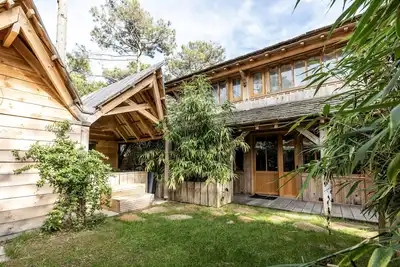 Image de Villa \"Chan-Ly Été\" avec terrasse privée, bain à remous privé et Wi-Fi