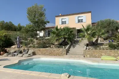 Image de Maison belle vue mer et collines.
