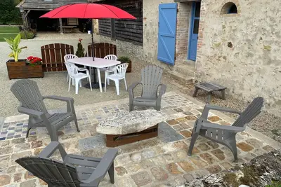 Image de Gîte de charme au bord de l'eau, à 30min du Mans, cadre paisible avec pêche et randonnées à proximité
