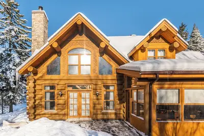 Image de Fiddler Lake Resort Chalet + Private Jacuzzi