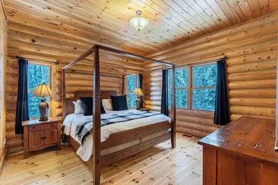Image de Fiddler Lake Resort Chalet + Private Jacuzzi