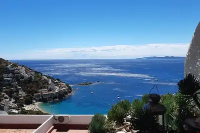 Image de Maison près d'une plage de sable et vue imprenable sur la baie de Roses, 4 pers