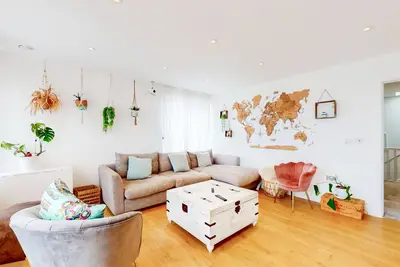 Image de Modern & spacious 4 bed house in the City Centre.