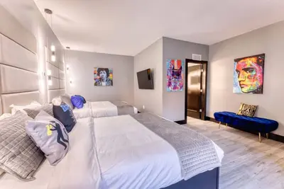 Image de The Bella's String Kings Suite, King Bed, Sleeps 2, Private Balcony