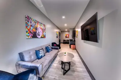 Image de The Bella's Blonde Bombshell Suite, Sleeps 4, Private Balcony
