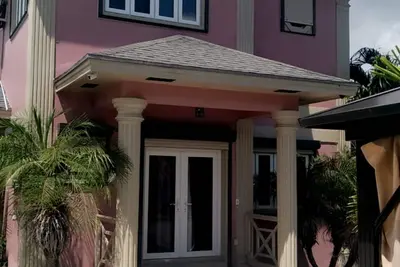 Image de A peice of paradise, large luxury condominium beautiful space cozy & homely! ! ! ! ! !