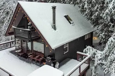 Image de Bellingham A-Frame • Hot Tub • Firepit • Fireplace