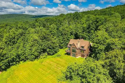 Private Mountain Escape: 4br Post & Beam Home on 11 acres near Skiing & Lakes \n
