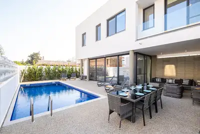 Image de Protaras Almaria Villa #7 is a modern luxury villa with all the amenities