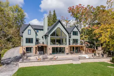 Image de Lakeside Luxury w/ Pool, Hot Tub & Views