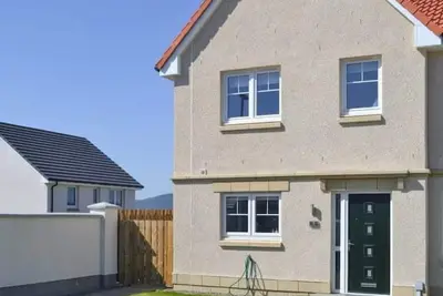 Image de A new build close to all routes.