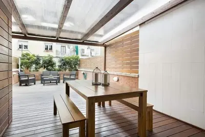 Image de Fantastic Three-Floor House with Terrace