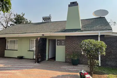 Image de Immaculate Home in Avondale West - 2166