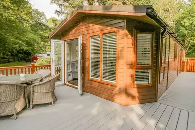 Willows Lodge, pet friendly, with a garden in White Cross Bay