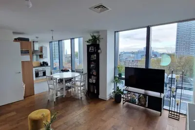 Image de Gorgeous two bed flat with views