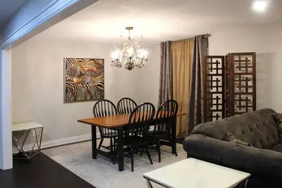 Image de Stylish 3bdrm, 2bth house with 2 parking House