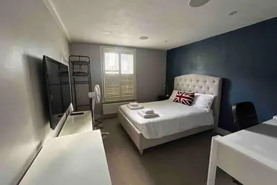 Image de Beautiful 4 Bed Family Home with Garden in Clapham\n