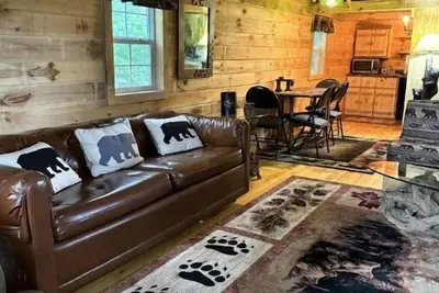 Image de Bear Lodge-Cozy Cabin on 30 acres within minutes of Notre Dame!
