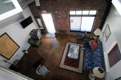 Image de Large, Unique, Ground Floor Loft with Parking #1