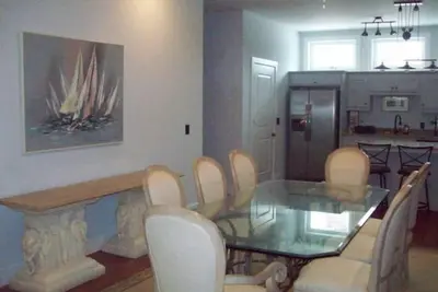 Image de Large New Downtown Loft